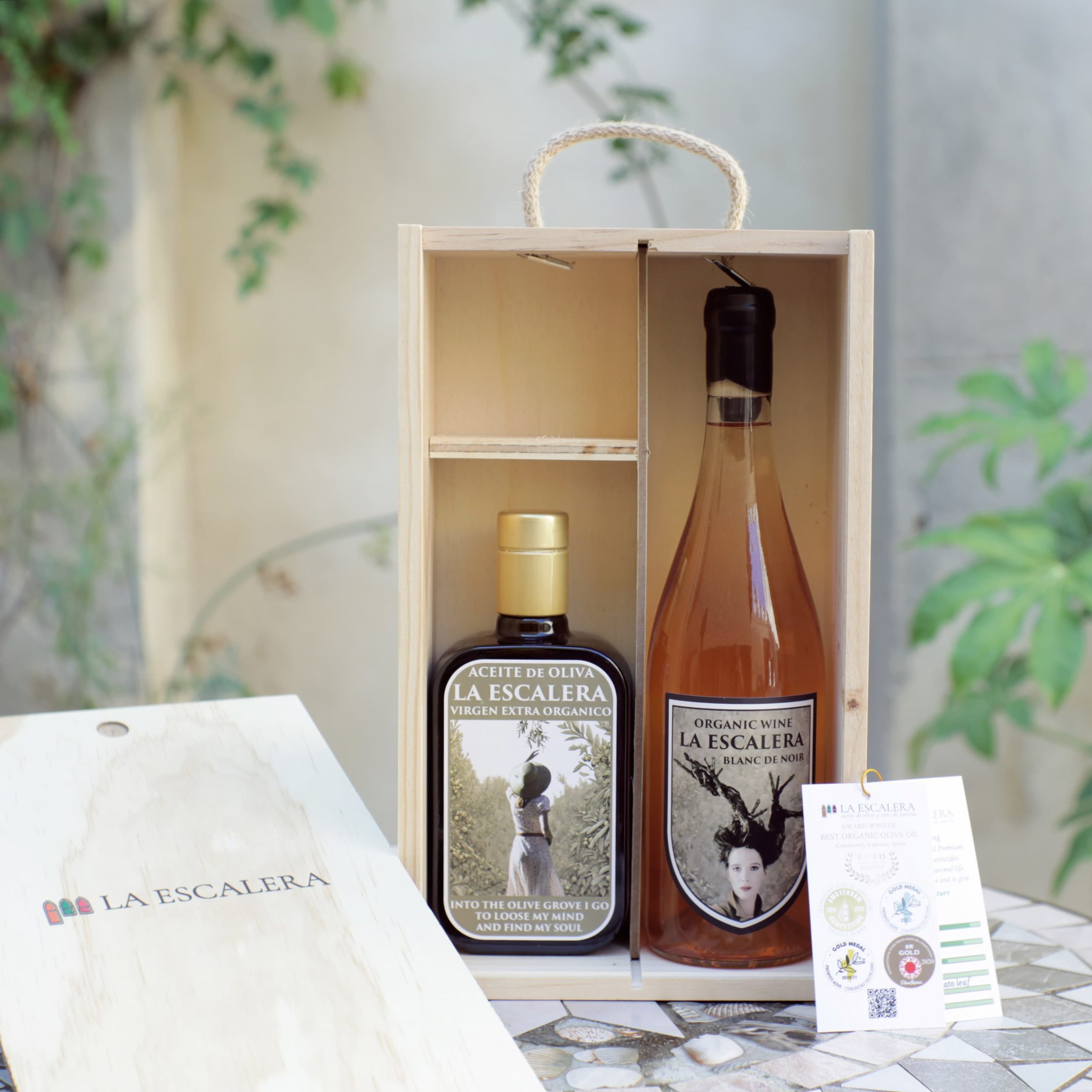 regalos autenticos de vino y aceit ecológico de La Escalera